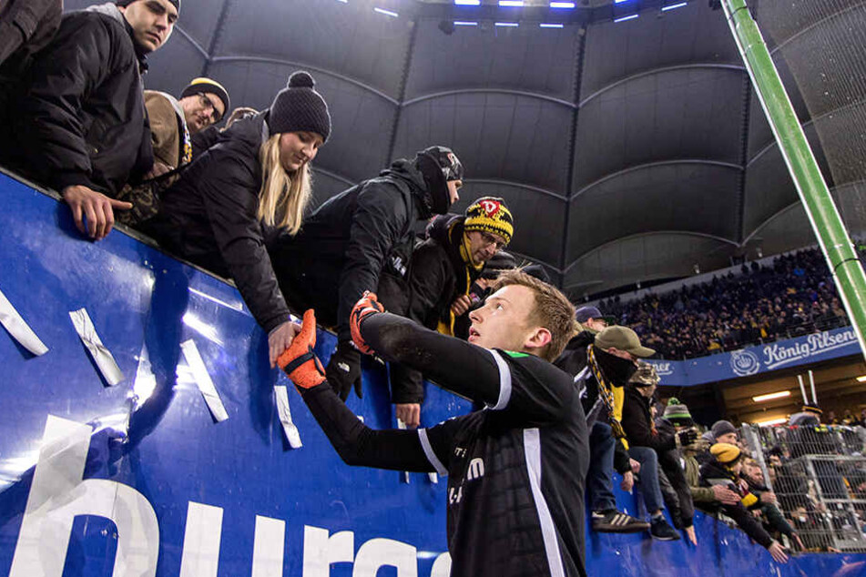 Auch von den mitgereisten Dynamo-Fans gab es für Markus Schubert vor allem aufmunternde Worte.