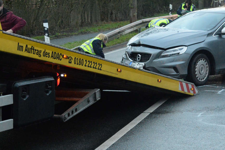 Beide Autos mussten abgeschleppt werden.