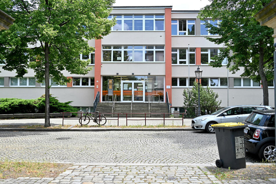 Die 30. Oberschule in der Neustadt: Dort werden 379 Schüler von 38 Lehrern unterrichtet. Bis zu 200 digitale Endgeräte müssen gewartet werden.