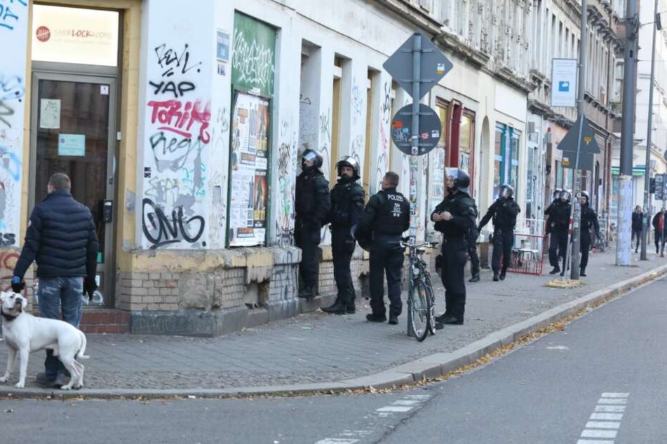 Beamte der Polizei begaben sich daraufhin in das Gebäude. Der Fall soll genauer geprüft werden.