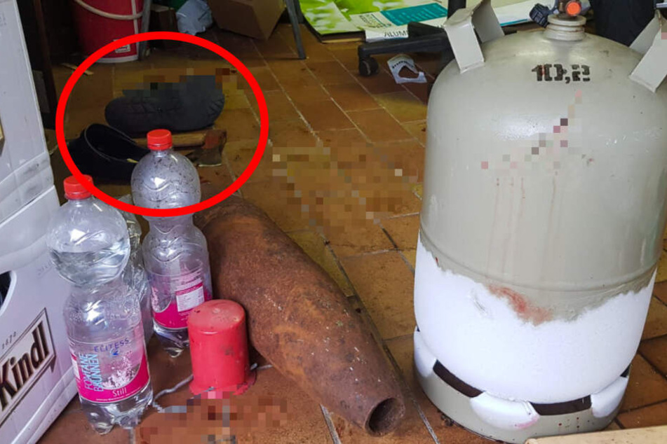 Eine schaurige Szene, die sich den Brandenburger Beamten in Velten bot: eine Gasflasche, eine Granate und ein Axt lagen bei dem überwältigten Mann. Im ganzen Raum sind anscheinen Blutspritzer verteilt.