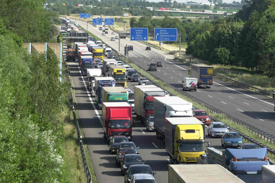 Die Autobahn war kurzzeitig in Richtung Hof gesperrt. (Symbolbild)