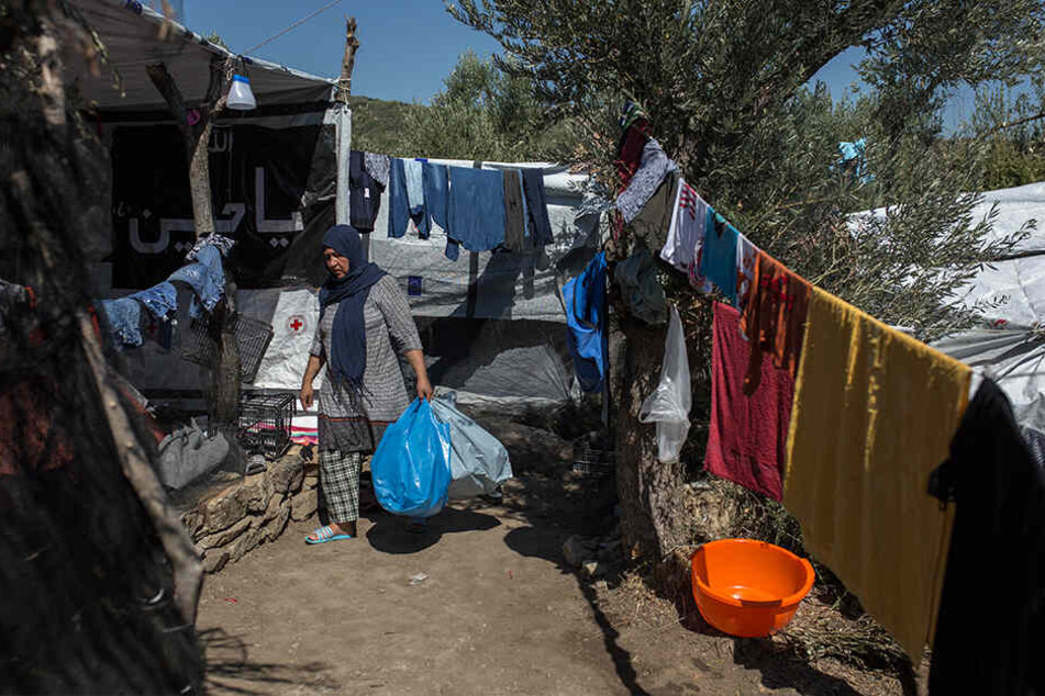 Eine Frau im Flüchtlingslager Moria auf Lesbos.