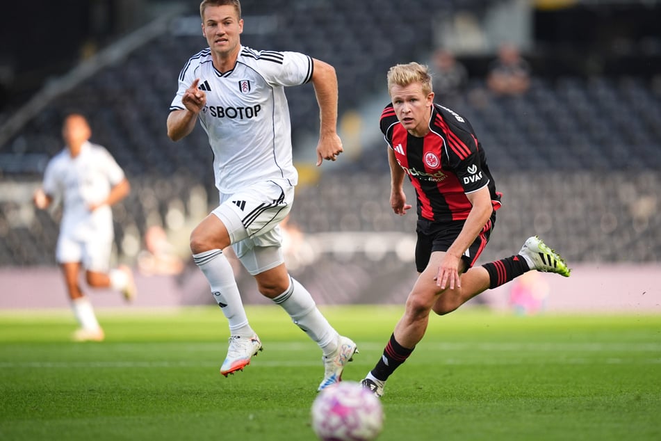 Jonny Burkardt (r.) steigt heute mit der Eintracht in den DFB-Pokal ein. Gegen den Oberligisten FV Engers ist ein Sieg Pflicht.