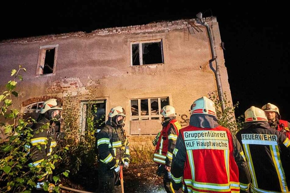 Die Kameraden der Feuerwehr am Einsatzort.