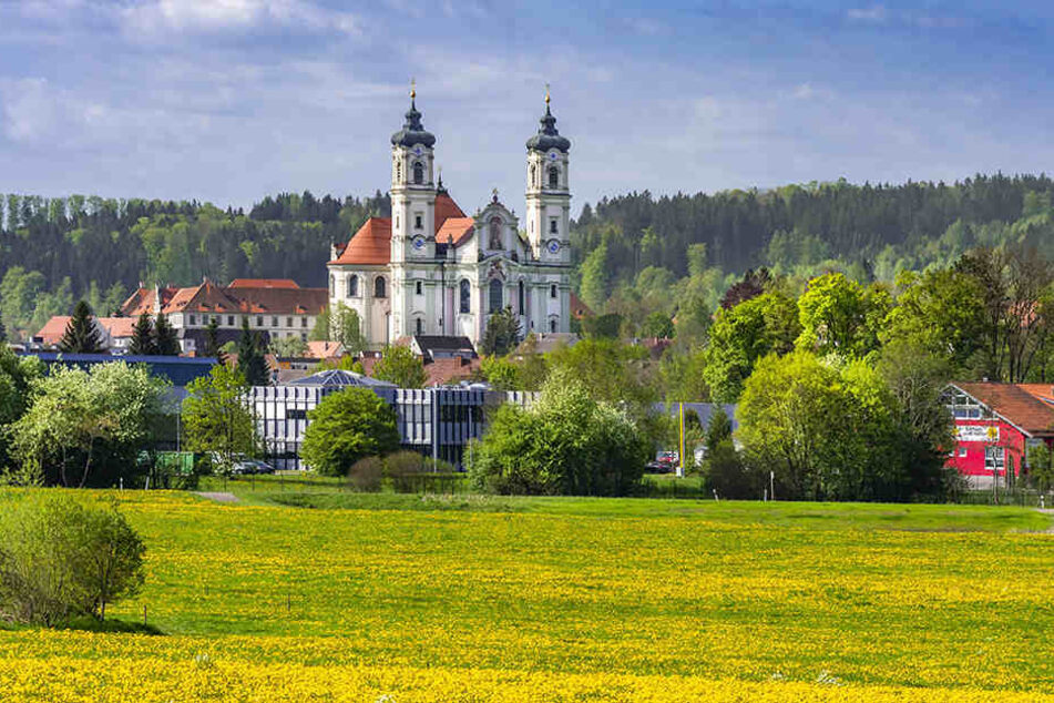 Das Benediktinerkloster im bayerischen Ottobeuren hat die jungen Männer für einige Tage aufgenommen.