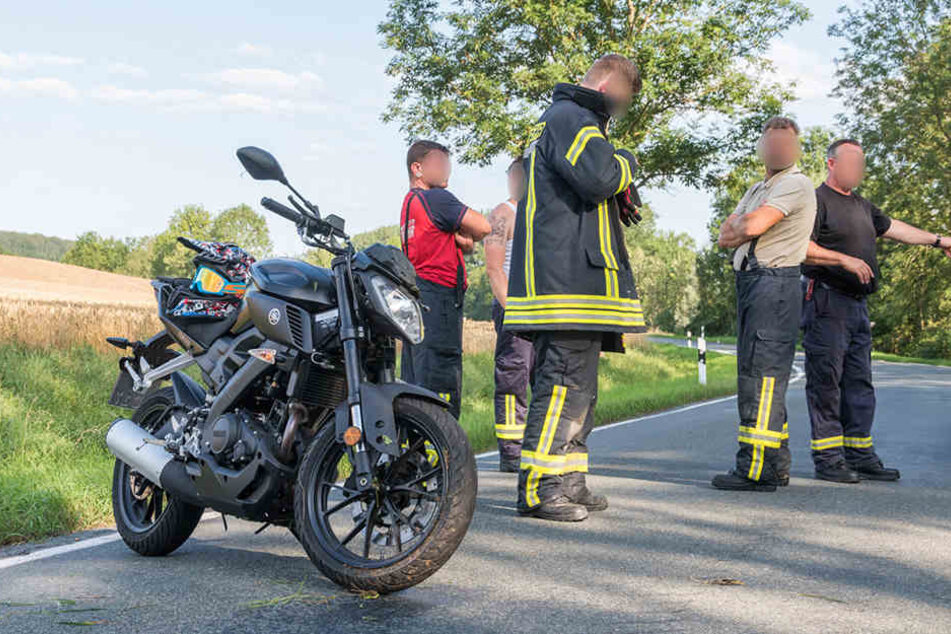 Die Yamaha war bei dem Unfall in den Straßengraben geflogen.