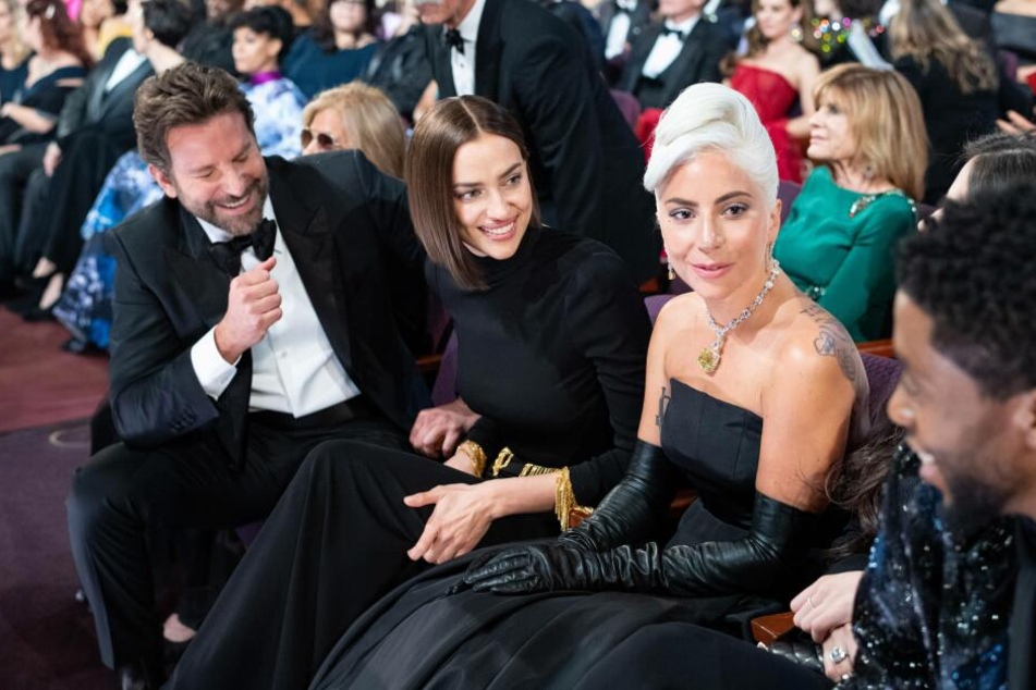 Da lachten alle noch gemeinsam: Bradley Cooper, Irina Shayk und Lady Gaga am 24. Februar bei den Oscars.