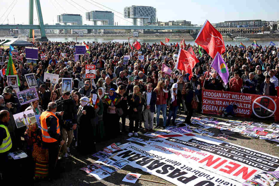 Die Kundgebung "Erdogan not welcom" in Köln-Deutz.