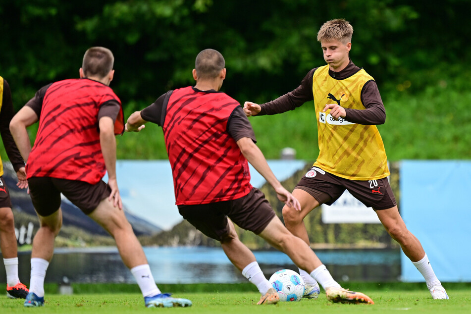 Erik Ahlstrand (22, r.) könnte den Verein noch verlassen.