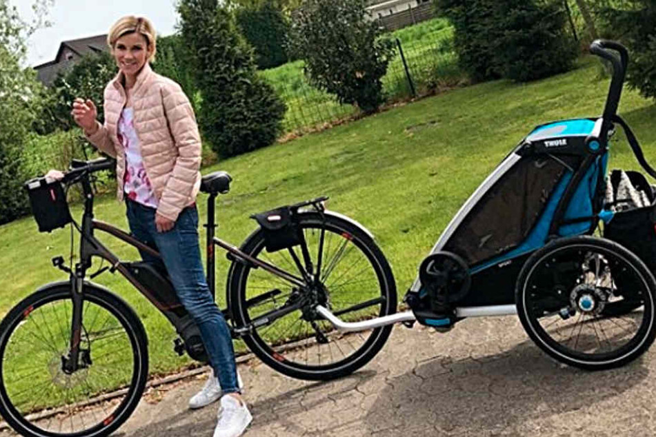 Weil ihr linker Arm seit einem Hubschrauber-Absturz gelähmt ist, kann Anna-Maria ihn nicht mehr bewegen.