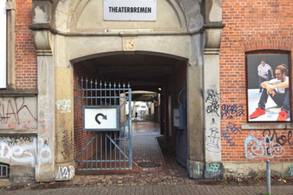 In diesem Durchgang zu einem Bremer Theater hatten unbekannte den AfD-Abgeordneten Magnitz von hinten angesprungen.