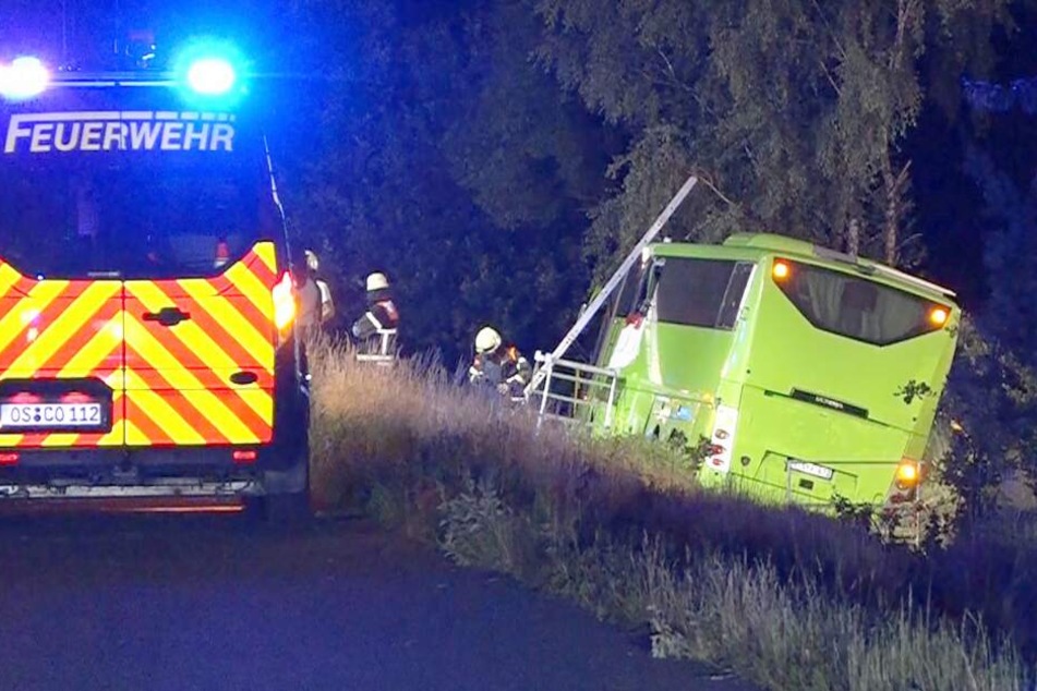 Unglück auf Autobahn: Sieben Verletzte bei Flixbus-Unfall auf A1