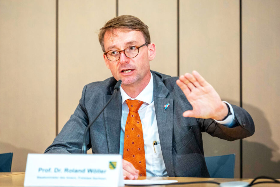 Innenminister Roland Wöller (49, CDU) hat keine komplette Übersicht über ausgelobte Belohnungen. Gezahlt wird fast nie.