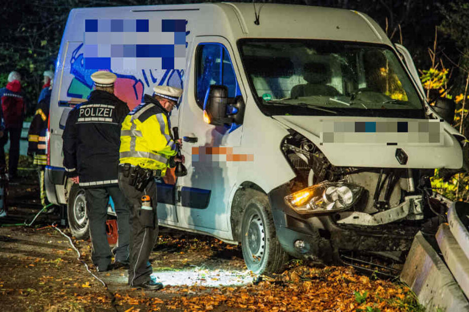 Aus diesem Transporter wurde der 48-Jährige herausgeschleudert.