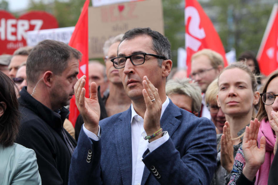 Zur Politprominenz, die in Chemnitz anrückte, gehört auch der Grüne Cem Özdemir (52).