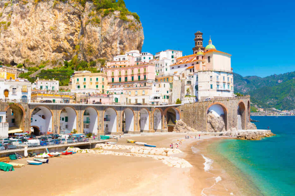Der Golf von Salerno mit dem malerischen Städtchen Amalfi gilt als besonderes Schmuckstück an der italienischen Küste.