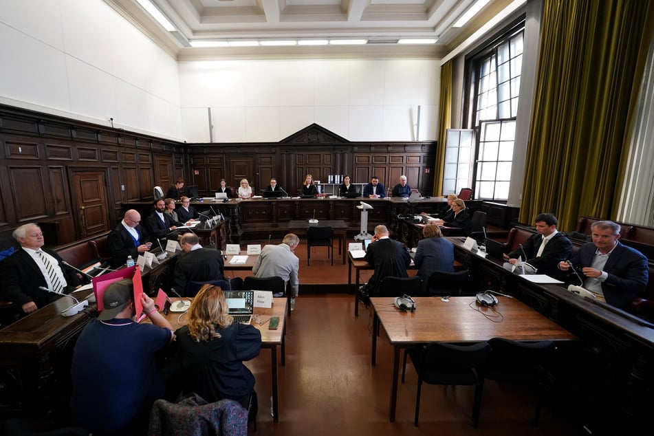 Blick in den Gerichtssaal während des Prozesses im Landgericht Hamburg