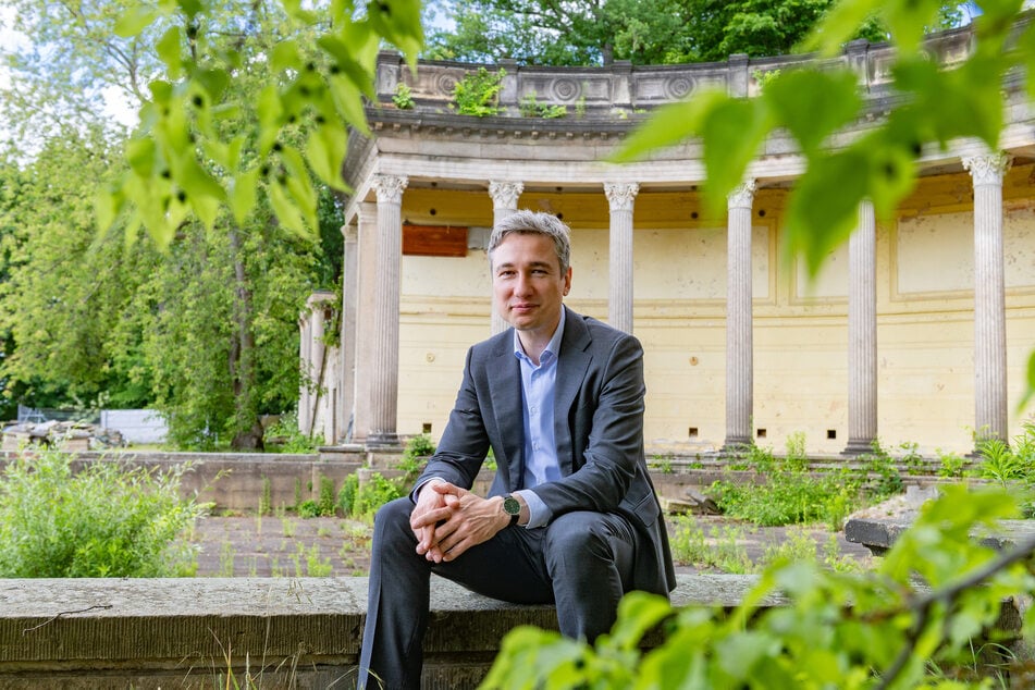 Für Baubürgermeister Stephan Kühn (45, Die Grünen) hat das Römische Bad eine nostalgische Bedeutung: "Ich selbst war schon als Knirps, als das hier noch der Pionierpalast war, im Becken baden."