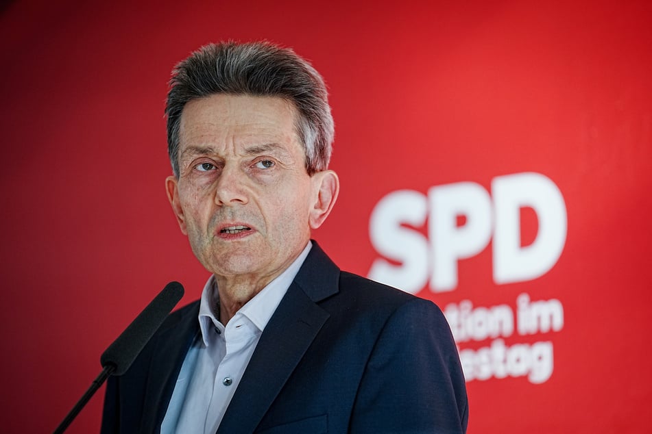 SPD-Fraktionschef Rolf Mützenich (63, SPD) wies die Kritik der FDP-Politikerin Marie-Agnes Strack-Zimmermann scharf zurück.