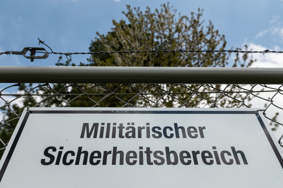 Auf dem Gelände der ehemaligen Kaserne in Köln-Westhoven schlummern laut einer neuen Analyse nach wie vor zahlreiche Blindgänger im Boden. (Symbolbild)