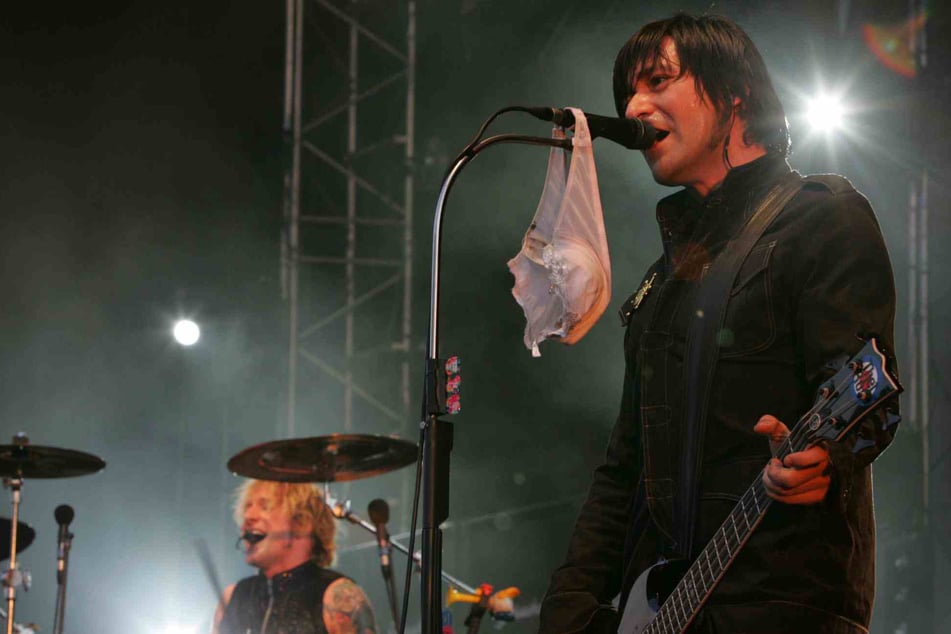 Das waren noch Zeiten: "Die Ärzte" 2004 bei den Filmnächten am Elbufer mit Sänger Bela B (63) an der Gitarre.