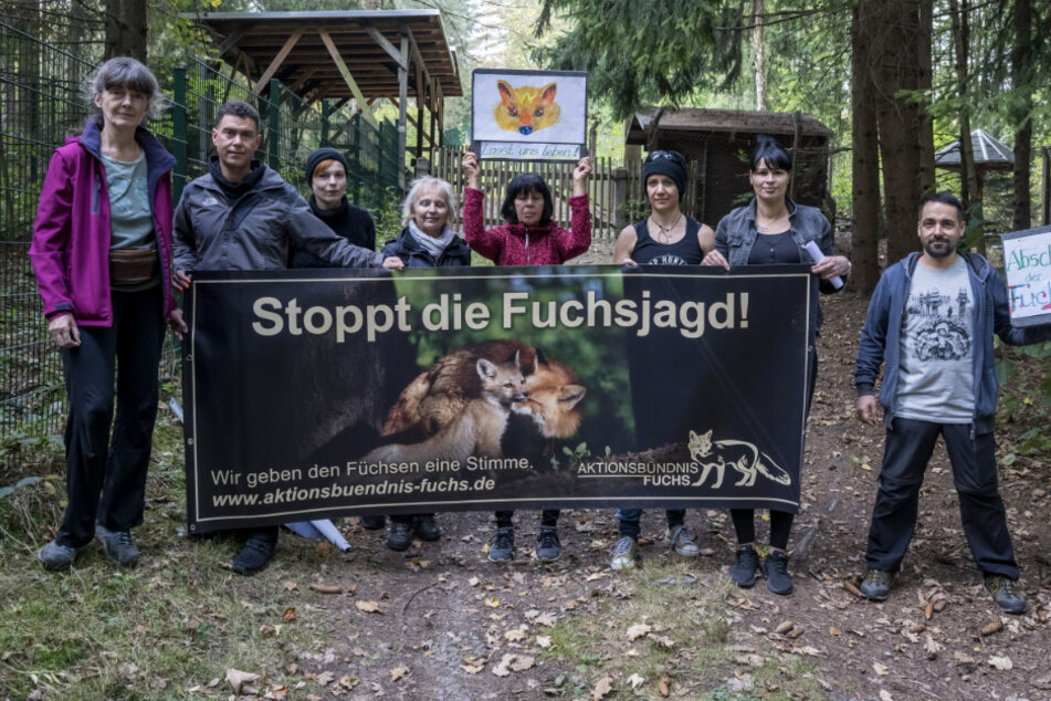 Quälerei im künstlichen Bau? Tierschützer protestieren gegen Fuchs-Zucht