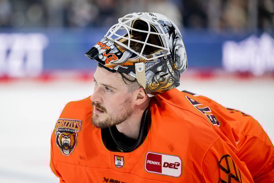 Dustin Strahlmeier (33) hat als erster Torwart in der Deutschen Eishockey-Liga (DEL) ein Tor erzielt.