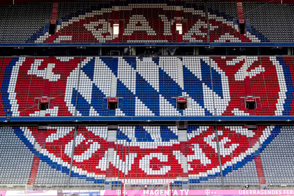 Leere Zuschauerränge sind in der Allianz Arena in München zu sehen.