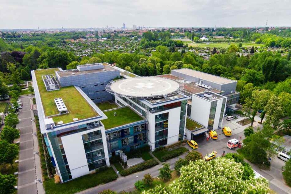 Blick auf das Klinikum St. Georg in Leipzig. Hier werden unter anderem die Operationen an von Genitalverstümmelung betroffenen Mädchen und Frauen vorgenommen.