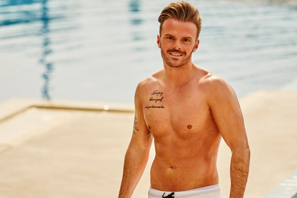 TV-Scherz? Henssler-Double macht bei "Bachelorette" auf Grillmeister