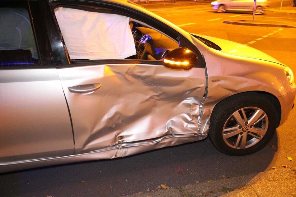 Offenbar war der Fahrer des Golfs über Rot gefahren.