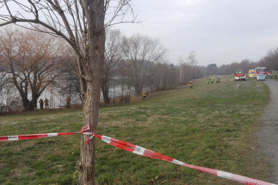 Gegen 12 Uhr bargen die Einsatzkräfte eine leblose Person aus dem Albrechtshainer See.