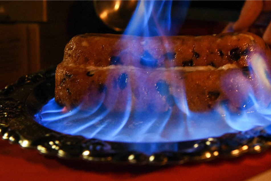 Der flambierte Christstollen aus Willingen schmeckt weit weniger süß als die Stollen aus dem Supermarkt.