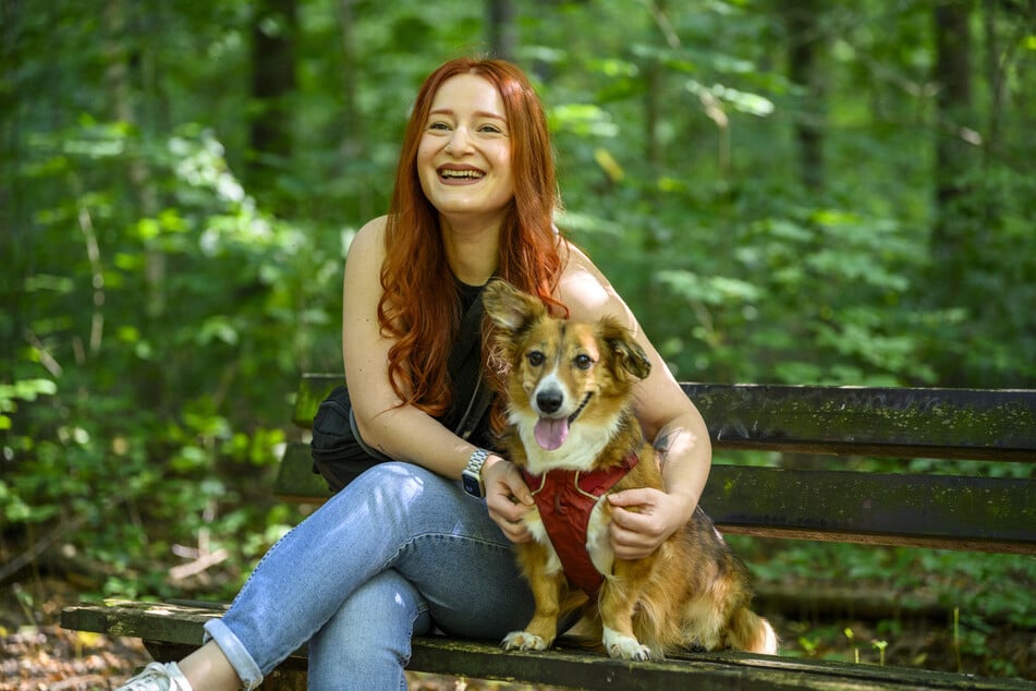 Hunde-Mama Dilara (27) und Molly (7) sind trotz der turbulenten Zeit unzertrennlich.