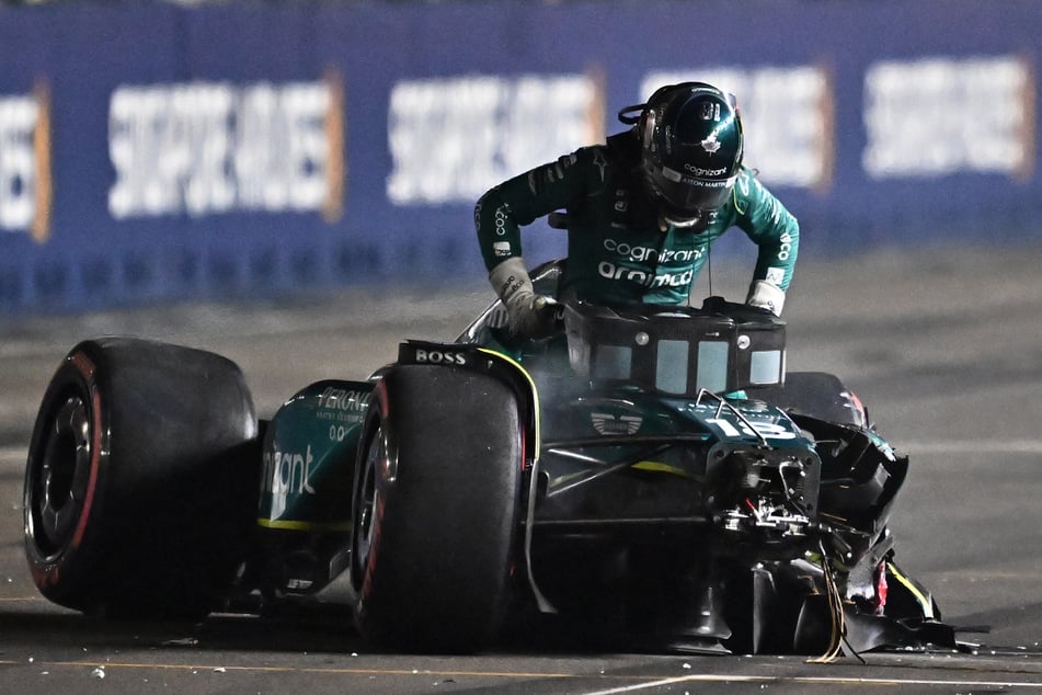 Lance Stroll (24) konnte noch aus eigener Kraft aus dem Wrack aussteigen, doch für einen Start in Singapur reicht es nicht.