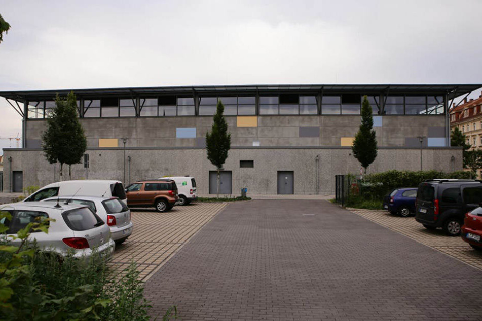 Am Mittwoch wurde die Sporthalle am Rabet schon wieder angezündet.