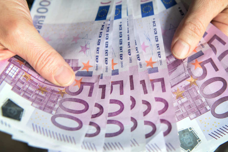 Tausende Euro sind bislang bei der Polizei abgegeben worden. Die Beamten bitten jeden, der solch einen Umschlag bekam, das Geld abzuliefern. (Symbolbild)
