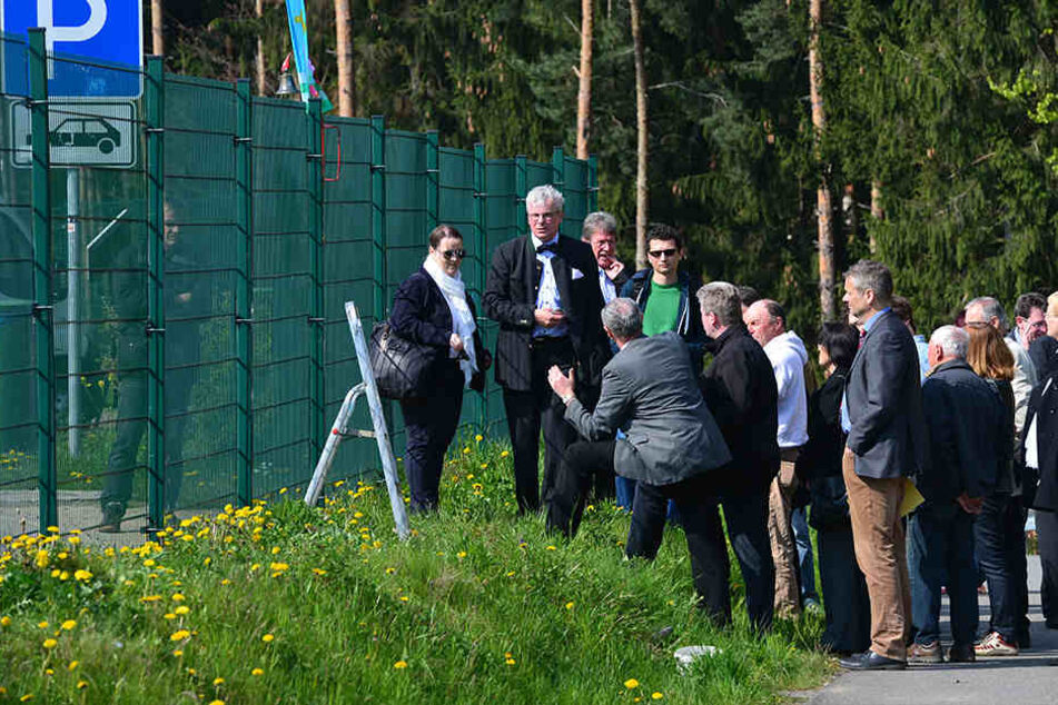Riesenandrang auf die "Zaunwurst" an der A9.
