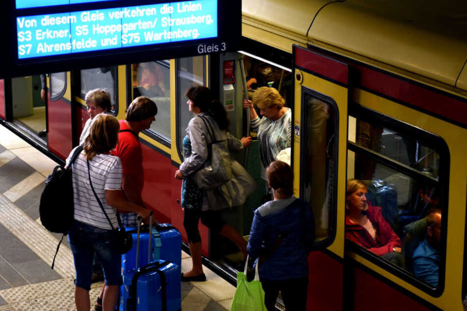 Zwischen Westkreuz und Spandau fährt bis Dienstag keine S-Bahn. (Symbolbild)