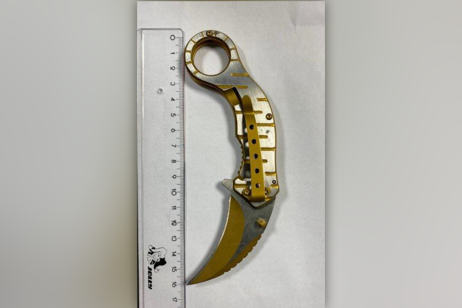Das Karambit-Messer wurde einem 16-Jährigen im Essener Hauptbahnhof abgenommen.