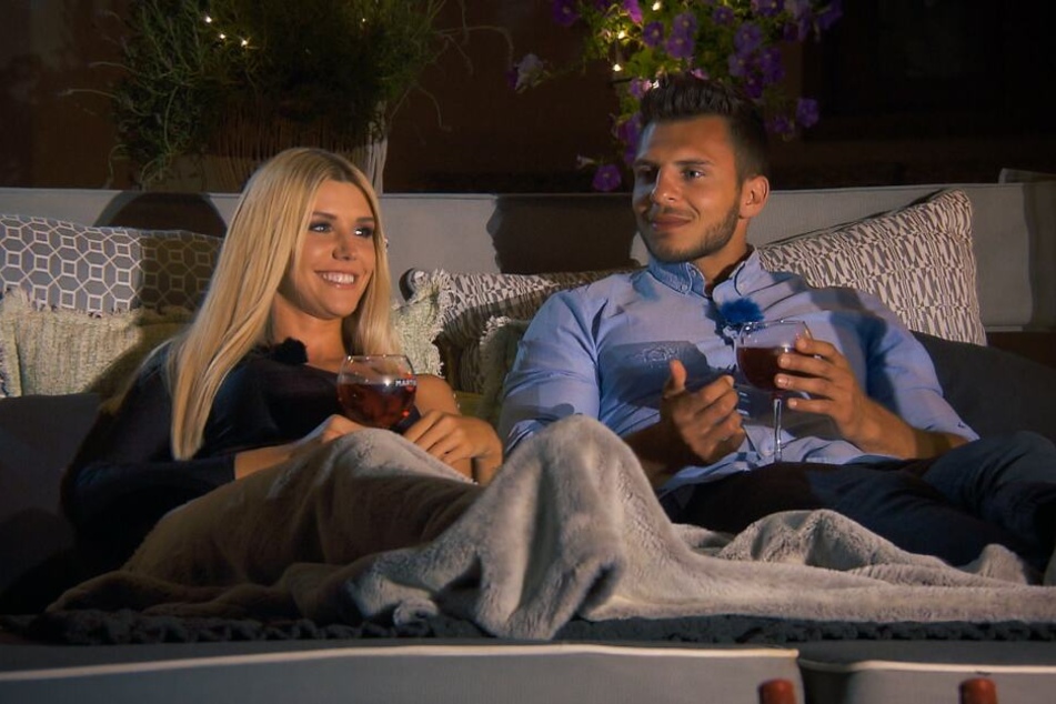 Beim Date mit Tim wurde es romantisch. Er durfte über Nacht bleiben.
