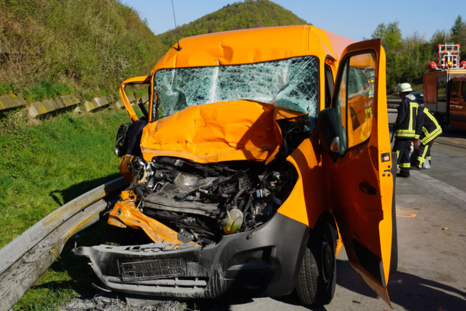 Heftiger Unfall mit vier Verletzten: A8 gesperrt
