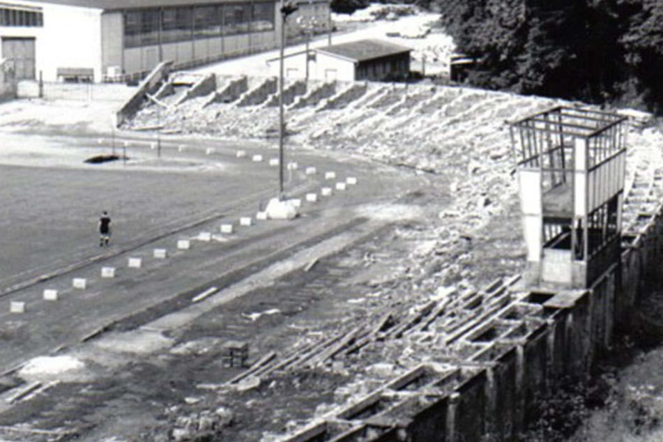 So sah es vor über 30 Jahren aus, als der Vorgänger der Südtribüne weichen musste.
