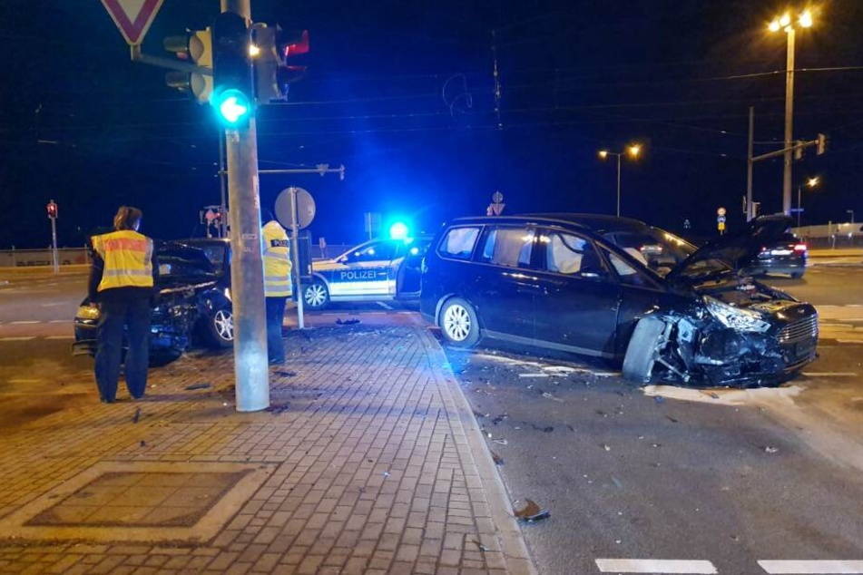 Wie die Polizei nun bekannt gab, hatte ein 27-Jähriger diesen verursacht. Der Mann soll betrunken gewesen sein und über keinen Führerschein verfügt haben.