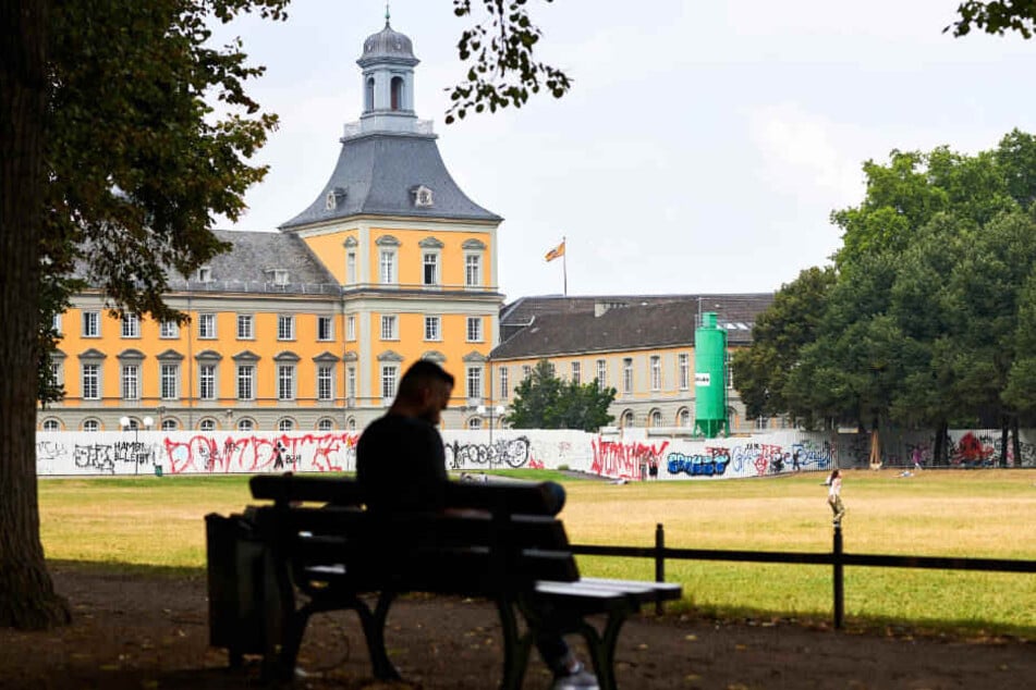 Sechseinhalb Stunden lang dauerte der Polizeieinsatz im Bonner Hofgarten.