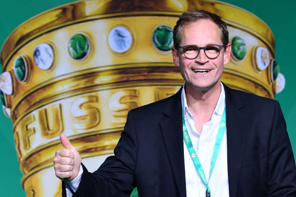 Michael Müller leistet den Himmelblauen Unterstützung.