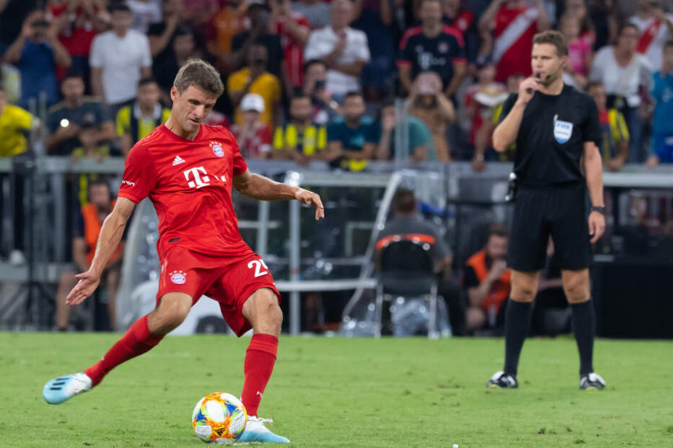 Thomas Müller trifft vom Punkt zum 5:0 für den FC Bayern.