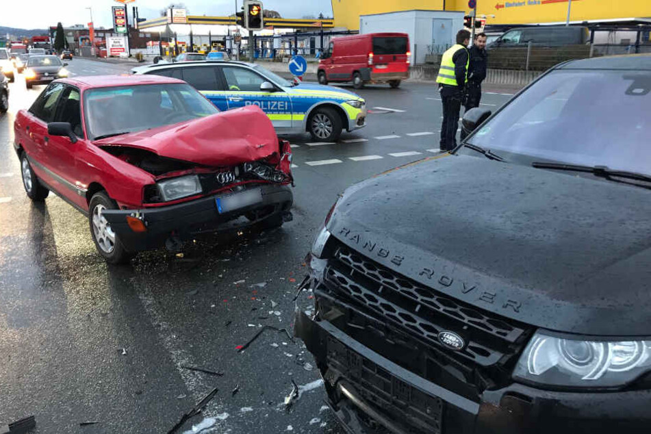 Der Audi wurde bei dem Unfall komplett zerstört.