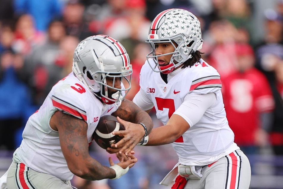 Ohio State's Miyan Williams (l) is confirmed to be nursing an injury that may limit the star running back's playing time in the semifinal Peach Bowl showdown against Georgia.